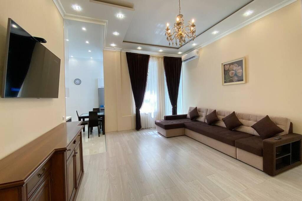 Comfortable Luxury Apartment With 3 Rooms. Center Heart Of Kiev ภายนอก รูปภาพ