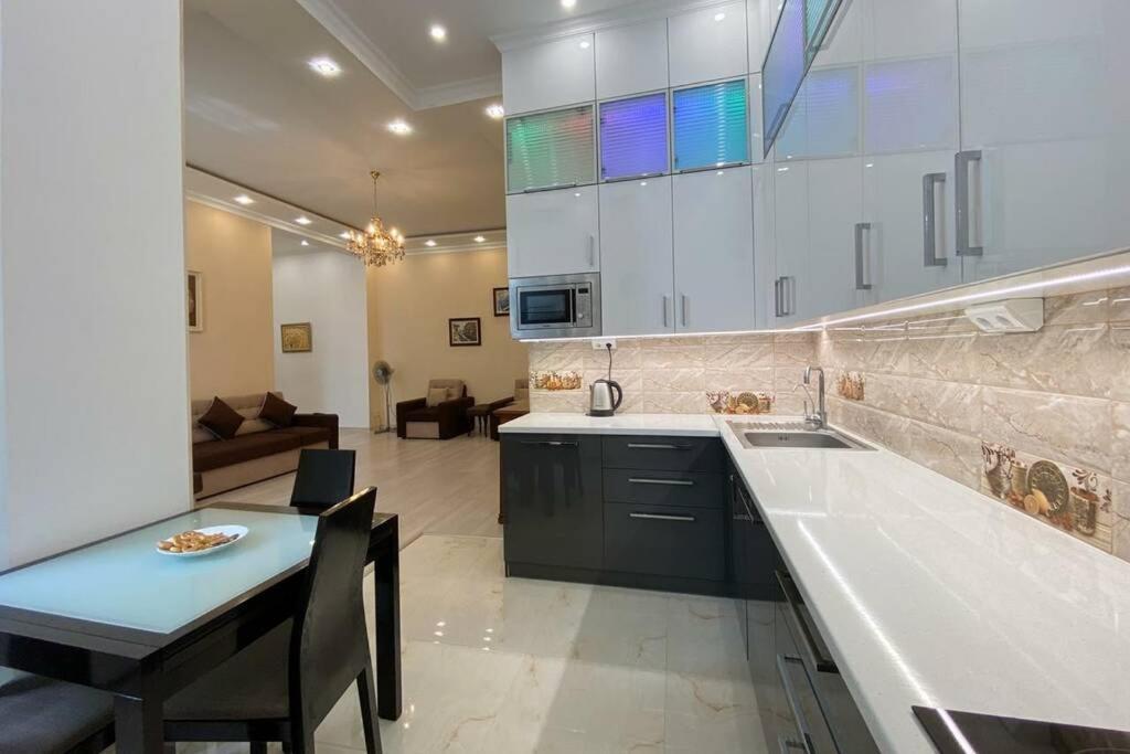 Comfortable Luxury Apartment With 3 Rooms. Center Heart Of Kiev ภายนอก รูปภาพ