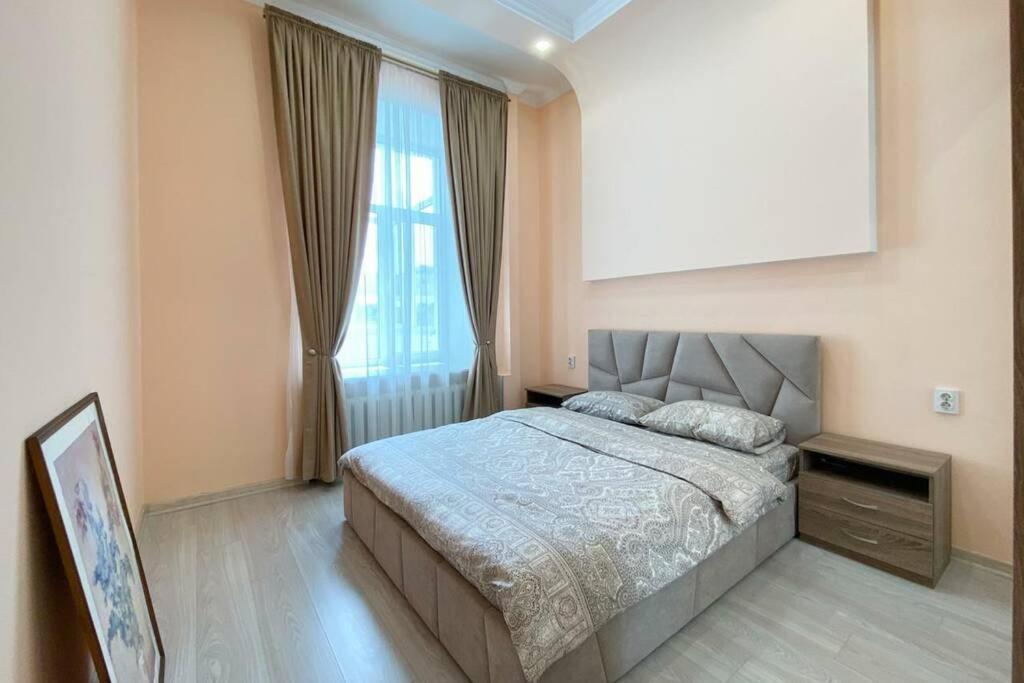 Comfortable Luxury Apartment With 3 Rooms. Center Heart Of Kiev ภายนอก รูปภาพ