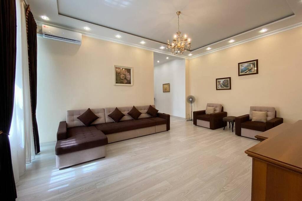 Comfortable Luxury Apartment With 3 Rooms. Center Heart Of Kiev ภายนอก รูปภาพ