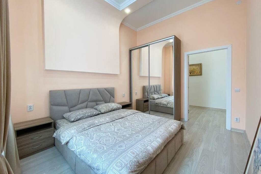 Comfortable Luxury Apartment With 3 Rooms. Center Heart Of Kiev ภายนอก รูปภาพ
