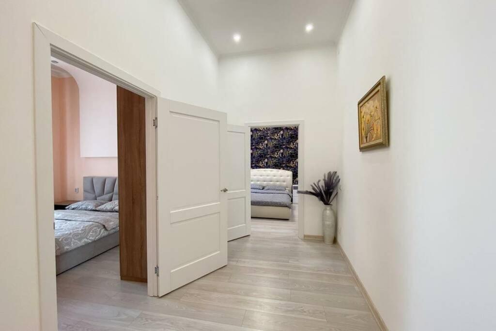 Comfortable Luxury Apartment With 3 Rooms. Center Heart Of Kiev ภายนอก รูปภาพ